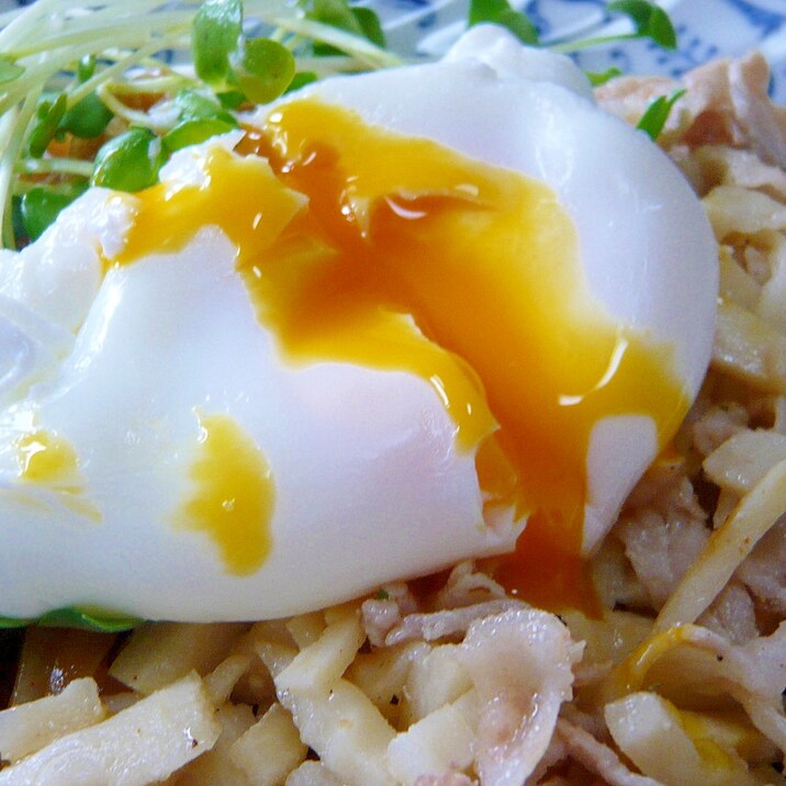 ♥ ポーチドエッグ乗せ! 汁なし担々麺 ♥